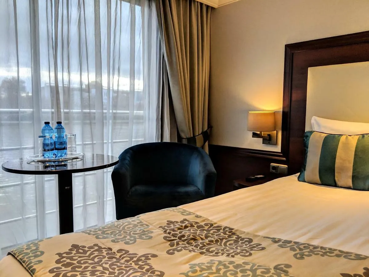 ***** Botel Hotel Select Ms Charles Dickens - Frankfurt Frankfurt am Main Deutschland